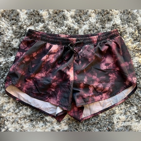 Women's Mid-Rise Red Tie Dye Running Shorts - Picture 4 of 7